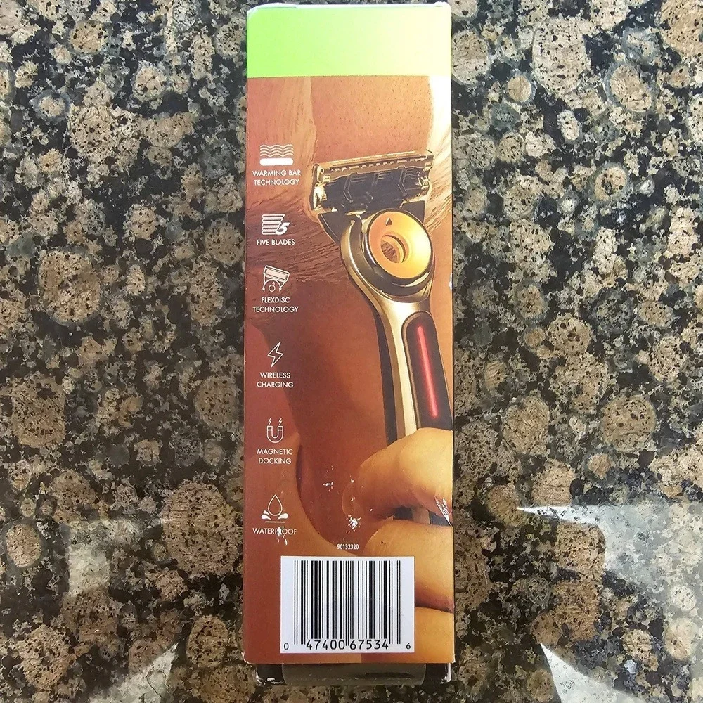 Gillette Labs Heated Razor Kit Men Hot Shave Handle 5-Blade Carts, Charging Dock